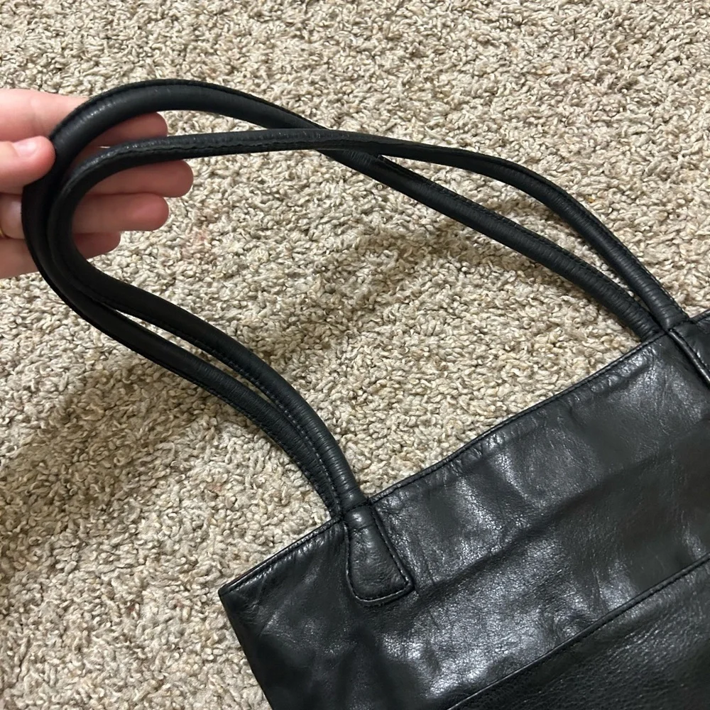 Sabina New York Savage Medium Leather Shoulder Bag Black Magnetic Closure Travel